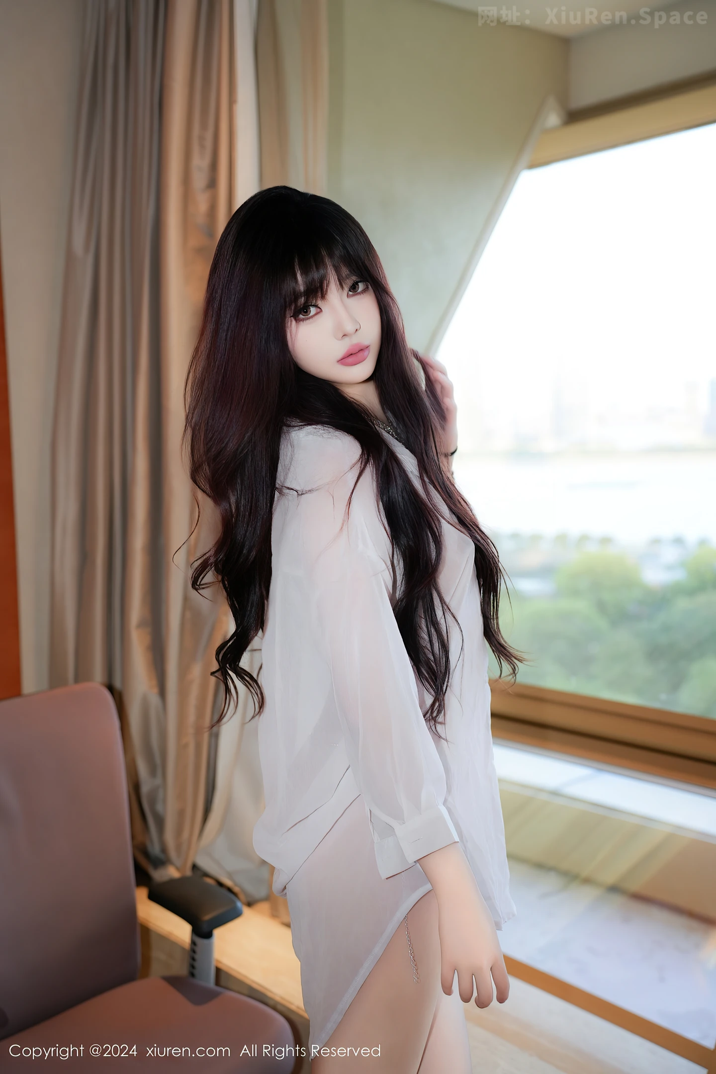 图片[3]-[XiuRen秀人网] VOL.9002 模特酒精阿姨性感白色T恤露银色内衣秀曼妙身姿惹火诱惑写真77P-秀人网官方网站